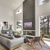 Private Dock & River Views: Modern Gem in Waterloo