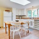 Furnished Deck: Retreat on Mashpee River!