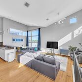 Modern Comfort In The Heart Of Museum District 3 Bedroom Townhouse