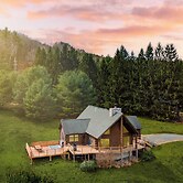 Secluded w/ Deck Views, Hot Tub, & Ping Pong Hudson in the Berks by Av