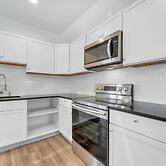 Spacious 3BR Detroit Apt Sleeps 7 + Wifi