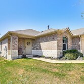 Shop, Dine & Unwind: Pet-friendly Home in Austin!