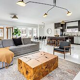 Hot Tub & Seasonal Pool: Family Getaway in Cresco