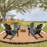 Furnished Deck + Views: Rural Schulenburg Retreat