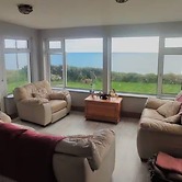 3-bed Seaside Cottage Retreat - Parking & Garden
