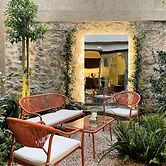 THE NIXON Suite and Apartments Hotel