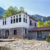 260m2 Unique Mountain House in Lilea Parnasos