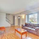 2 Mi to Bow Wow Beach: Townhome w/ Pool Access!