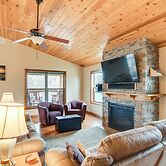 6 Mi to Dtwn Pella: Riverfront Cabin w/ Game Room!