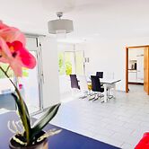 Sunny Modern Apartment Lake View Relax