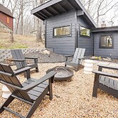 'black Walnut Cabin' on 2 Acres in Luray!