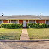 Family Friendly: Peaceful Home in Stamford!