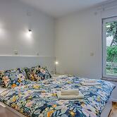 Cikat Bay Modern Apartment