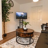 Swindon Cozy 2BR Retreat