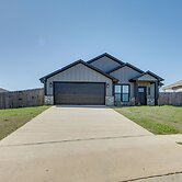 8 Mi to State Park: Home w/ Fenced Yard in Lindale