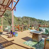 Hot Tub + Fire Pit: Secluded Dos Rios Escape!