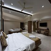 The Paradise Hotel - Luxury Stay