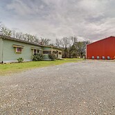 Outdoorsy Getaway Near Atoka: Hunt, Fish & Relax!