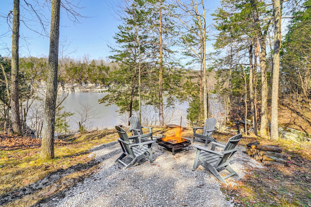 Cumberland Lake Retreat: Furnished Deck & Grill!