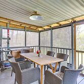 6 Mi to Ellen Trout Zoo: Family Home w/ Yard!