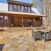 Dock, Canoe & Patio: Lakeside Cottage in Alabama