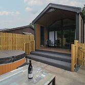 Woof Luxury Family Pod