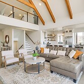 5 Mi to Bear Lake State Park: Home w/ Deck