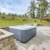 3 Mi to Beach: Oregon North Coast Retreat