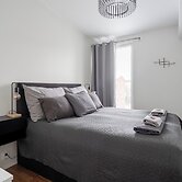 Luxurious 1BR Penthouse with Balcony