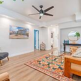 Stylish 2-bedroom Walking Distance to Downtown