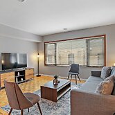 Prime 2BR Chicago Apartment