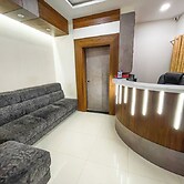 Stay Guru Hari Om Residency