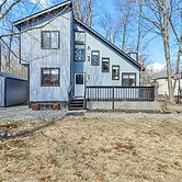 3 Mi to Tobyhanna State Park: Home w/ Serene Deck!