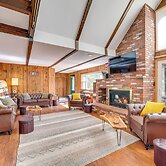 Haverhill Mtn Retreat: Hike, Ski, Relax in Hot Tub