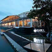 Houseboats By DAE Colombo