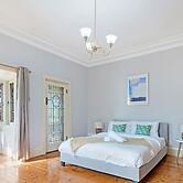 Kozyguru | Campsie | Oldie-Goodie Look 4 Bed House