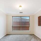 Kozyguru | West Hoxton | Spacious 7-Person Home With Backyard