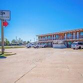OYO Crossroads Inn