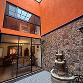 Casa Colonial en Pueblo Mágico by Adhoc