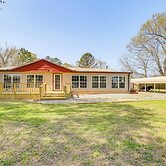 Walk to Beach: Eufaula Home w/ Outdoor Seating!