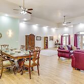 Golfer's Paradise: Meadow Lakes Manor Retreat!