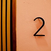 Room 2: Stylish Escape by Calle Cerra Art