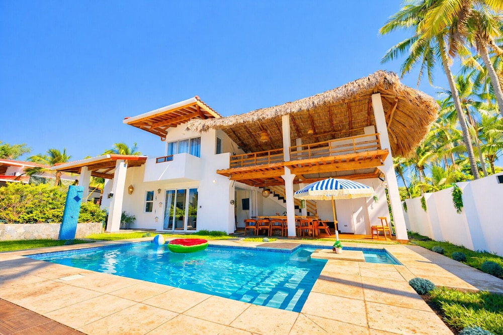 Oceanfront Villa in Amatecampo Beach