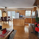 Saguenay-lac-saint-jean Getaway 3-bedroom Holiday Cottage With Garden 