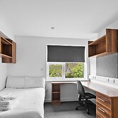 8 Bed Apartment @ Derriford Stays by Pureserviced