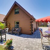 Access to Lake Okeechobee: Cabin w/ Perks!