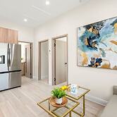 Modern Private Home w Full Kitchen Parking