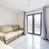 Lakeview House - Sleeps 6, Garden & Free Parking