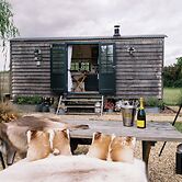 Shepherd's Hut- Hot Tub- Wellness Spa- Wood Burner