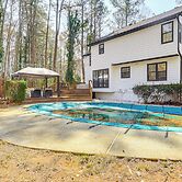 Private Hot Tub & Deck: Family Gem in Alpharetta